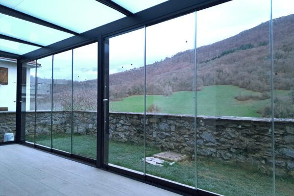 TECNIKOR installation carried 2 out by a distributor in Navarra of Evolution glass ceiling